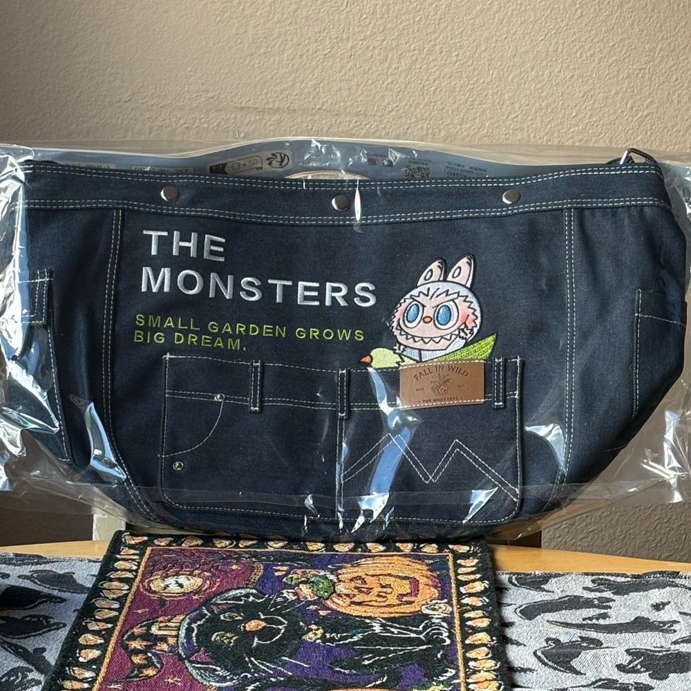 👹 POP MART THE MONSTERS FALL IN WILD SERIES DENIM MESSENGER BAG 👹 NWT 👹
